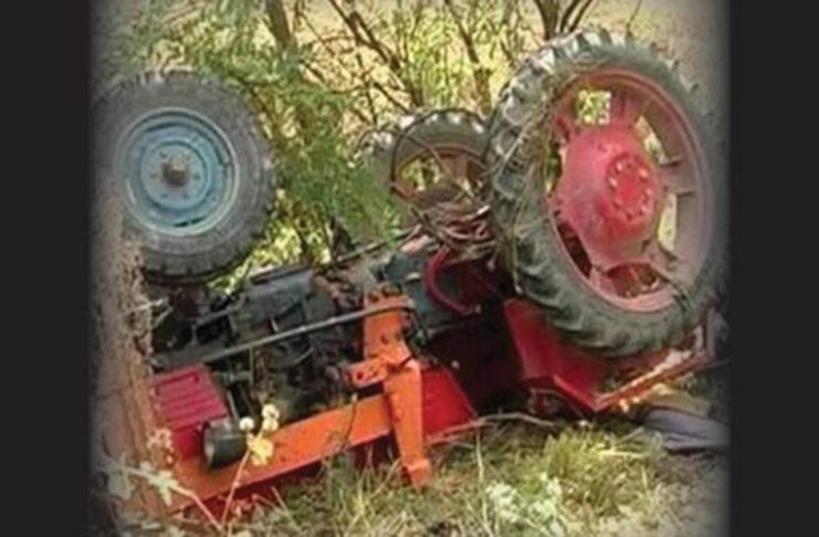 A murit încercând să prindă din urmă tractorul scăpat de sub control!