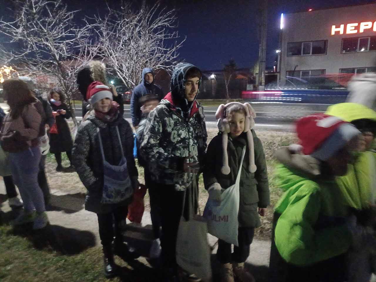 „Bună dimineața la Moș Ajun!” – Comuna în care românii se întorc an de an din Spania, special pentru colinde 5 Colinde Ulmi 2