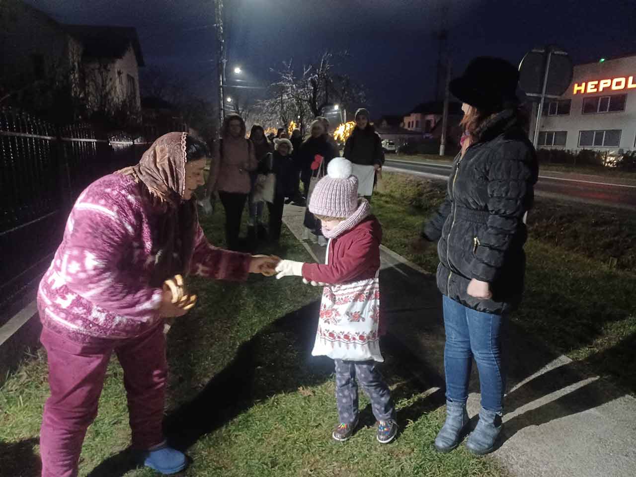 „Bună dimineața la Moș Ajun!” – Comuna în care românii se întorc an de an din Spania, special pentru colinde 7 Colinde Ulmi 5