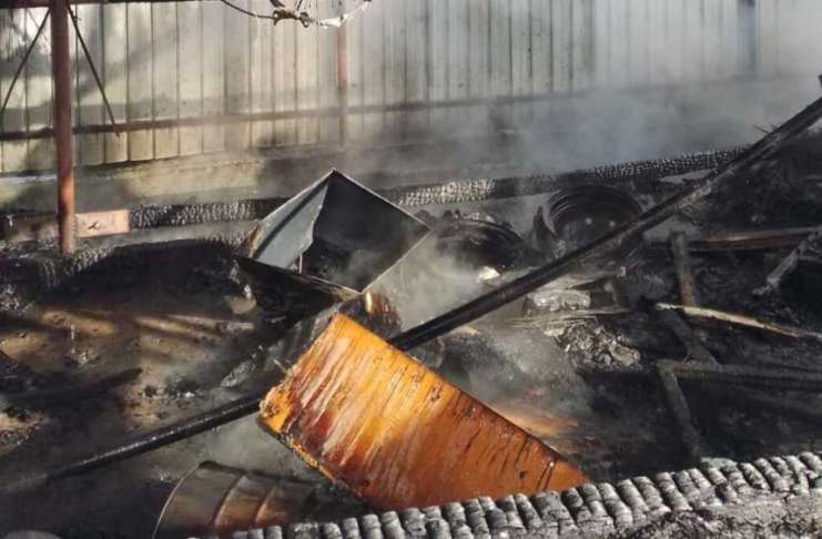 Incendiu într-o gospodărie: 300 kg de carne s-au făcut scrum și au rămas fără șorici de Crăciun