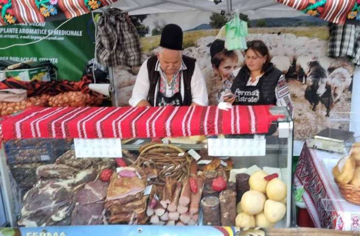 „Hai să dăm mână cu mână” pentru produse românești! Târgul de Ziua Unirii Principatelor Române
