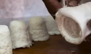 Secretul fermierului care produce cea mai scumpă brânză din lume, vândută cu un preț exorbitant Actualitate brânză