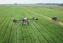 Utilizarea dronelor pentru tratamente agricole. Reguli clare pentru fermieri