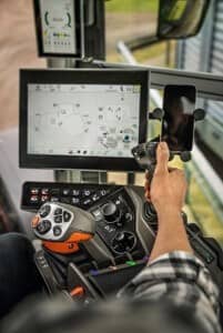 Performanță eficientă, confort inteligent și versatilitate fără compromisuri: noul AXION 8 CMATIC de la CLAAS Advertorial CLAAS