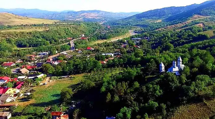 Primăriile din țară, vor, nu vor, sting lumina pe la sate!